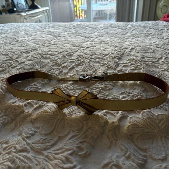 Fossil Gold Metallic Bow Belt Size Women’s Large - Picture 3 of 9